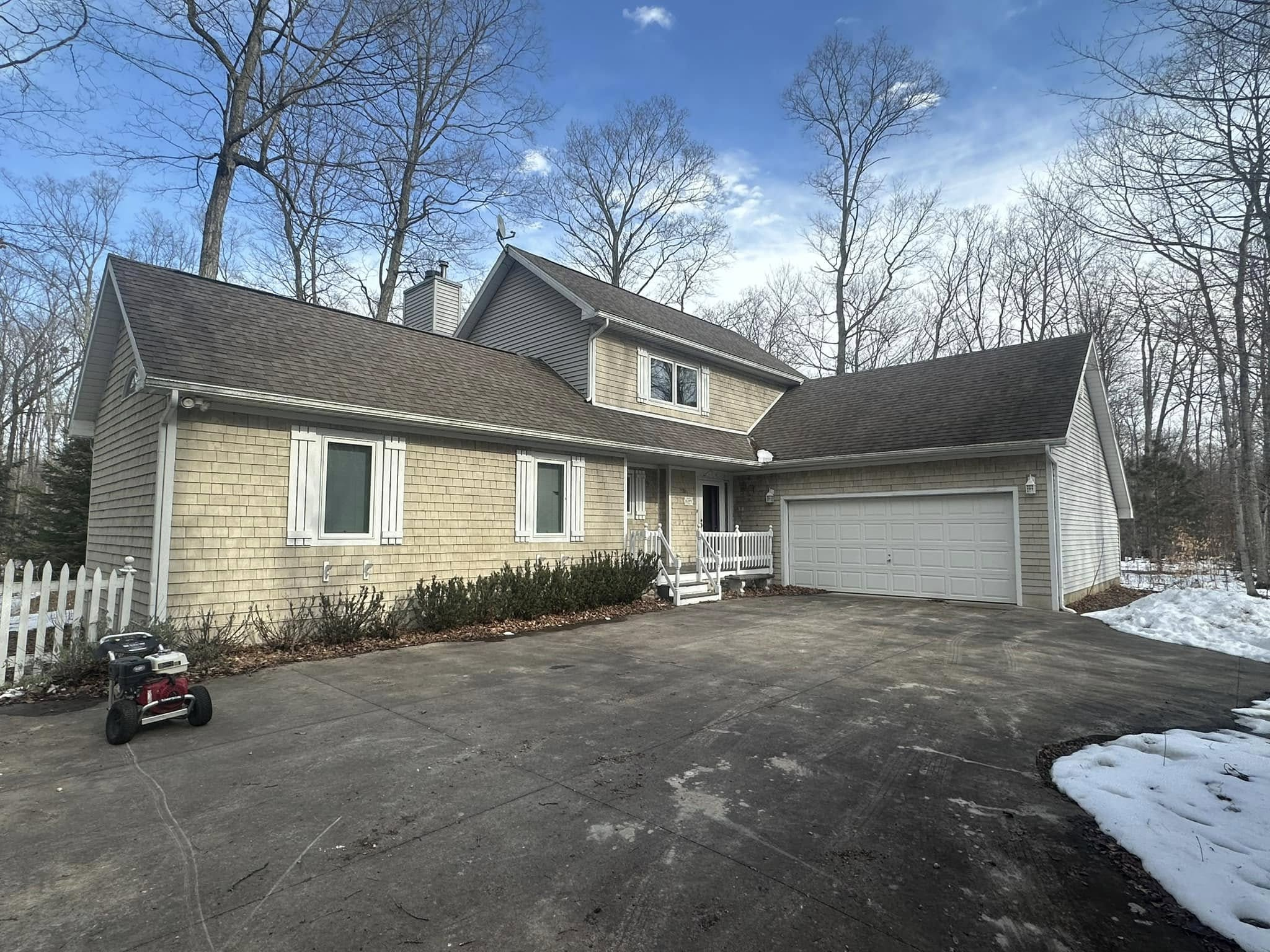 House washing result in Traverse City MI by Anchor Pro Wash